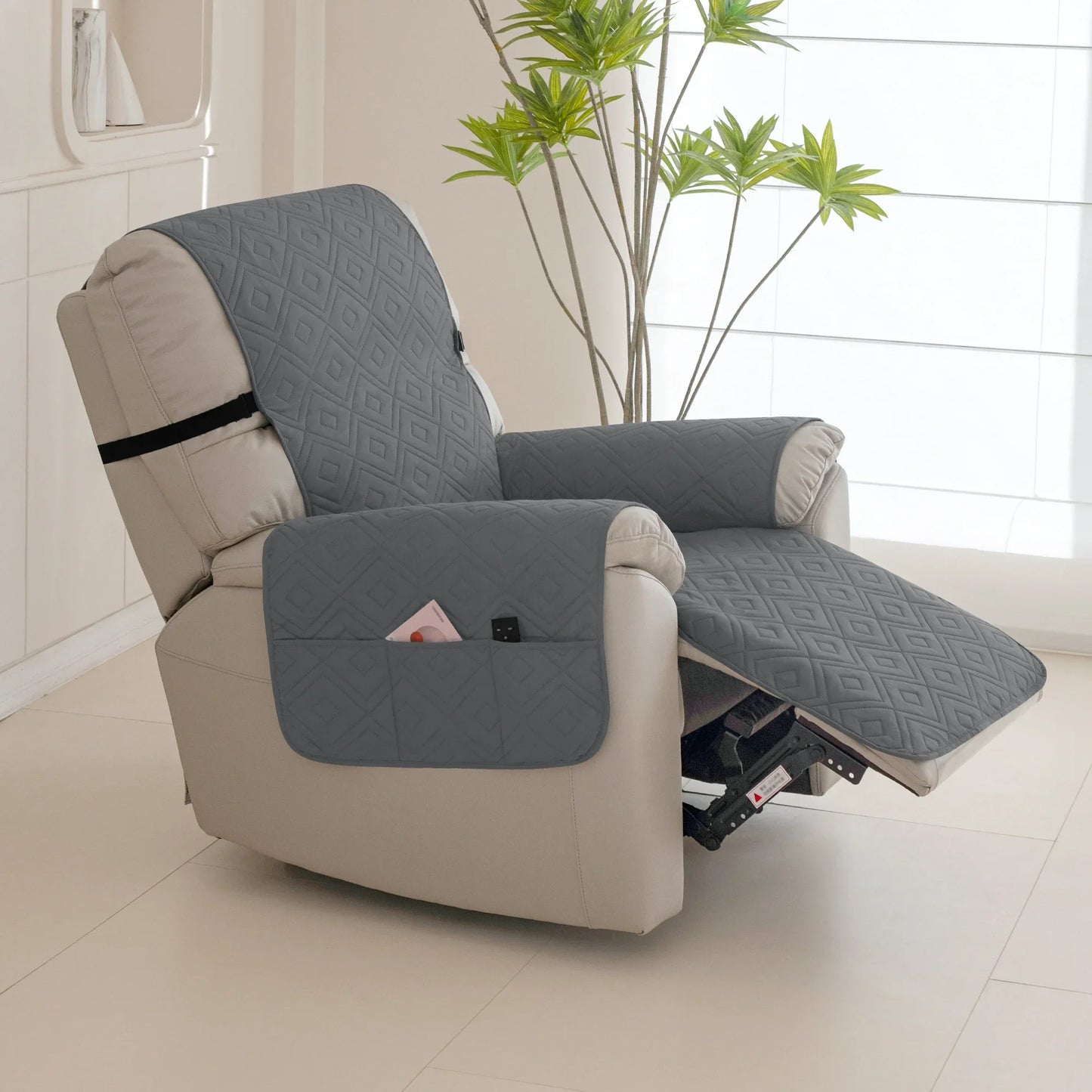 Quilted Recliner Sofa Cover Water Repellent Reclining Chair Covers Pet Kid Dogs Mat Armchairs Slipcovers with Elastic Strap